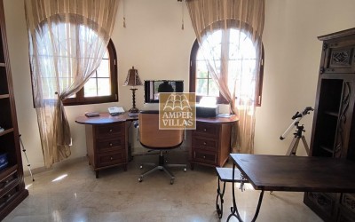 Fantastic villa with large plot, offering privacy and sea views.